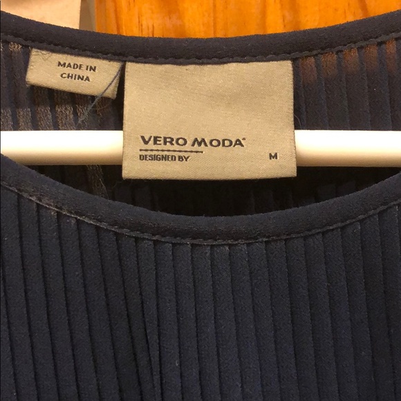 Navy women’s vero moda sleeveless blouse - Picture 2 of 3